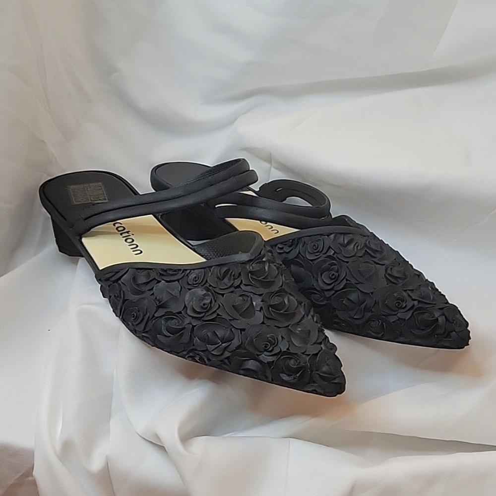 Womens Flower Embossed shoes
